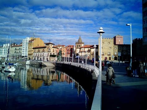 gay cruising gijon|Guía gay de Gijón 2023: hoteles, bares, saunas y cruising en .